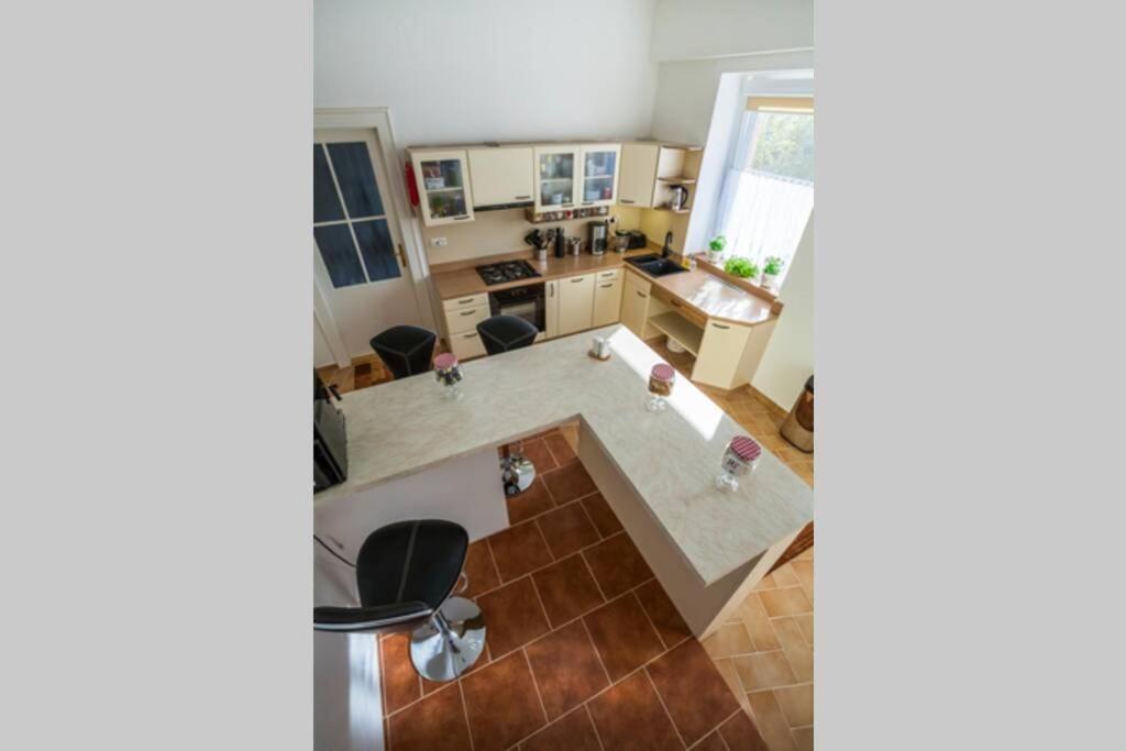 Luxury Air-Conditioned Family Apartment Spitalska Old Town Bratislava Exterior foto