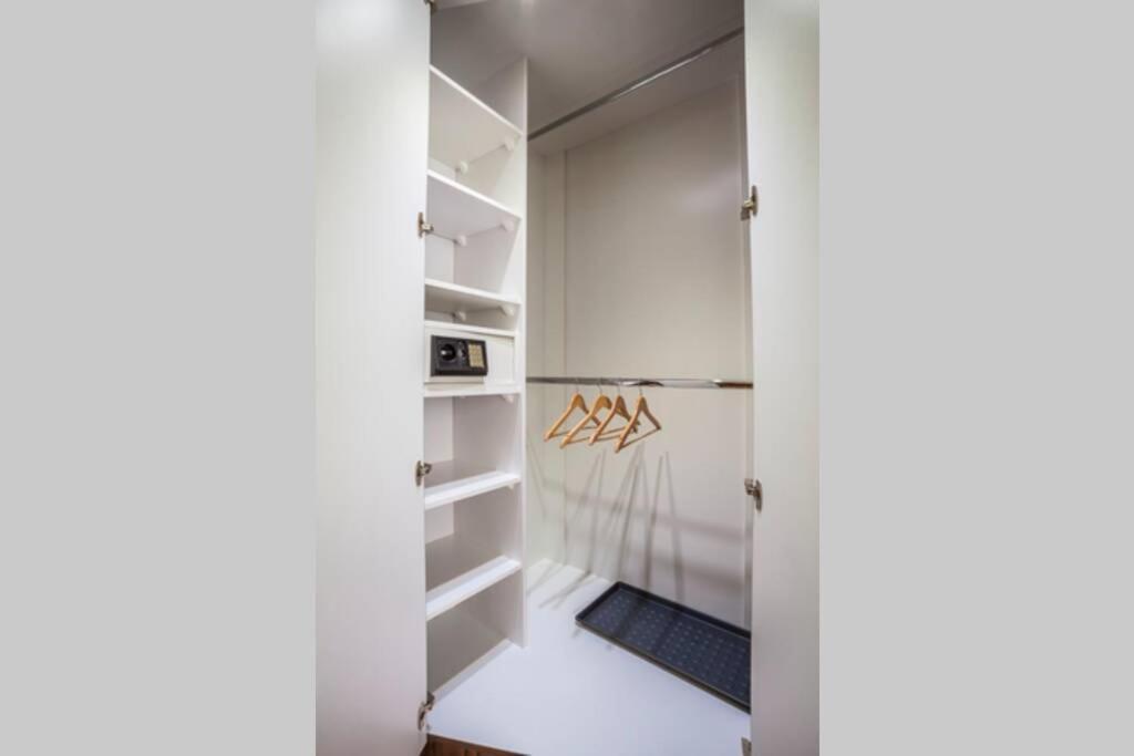 Luxury Air-Conditioned Family Apartment Spitalska Old Town Bratislava Exterior foto