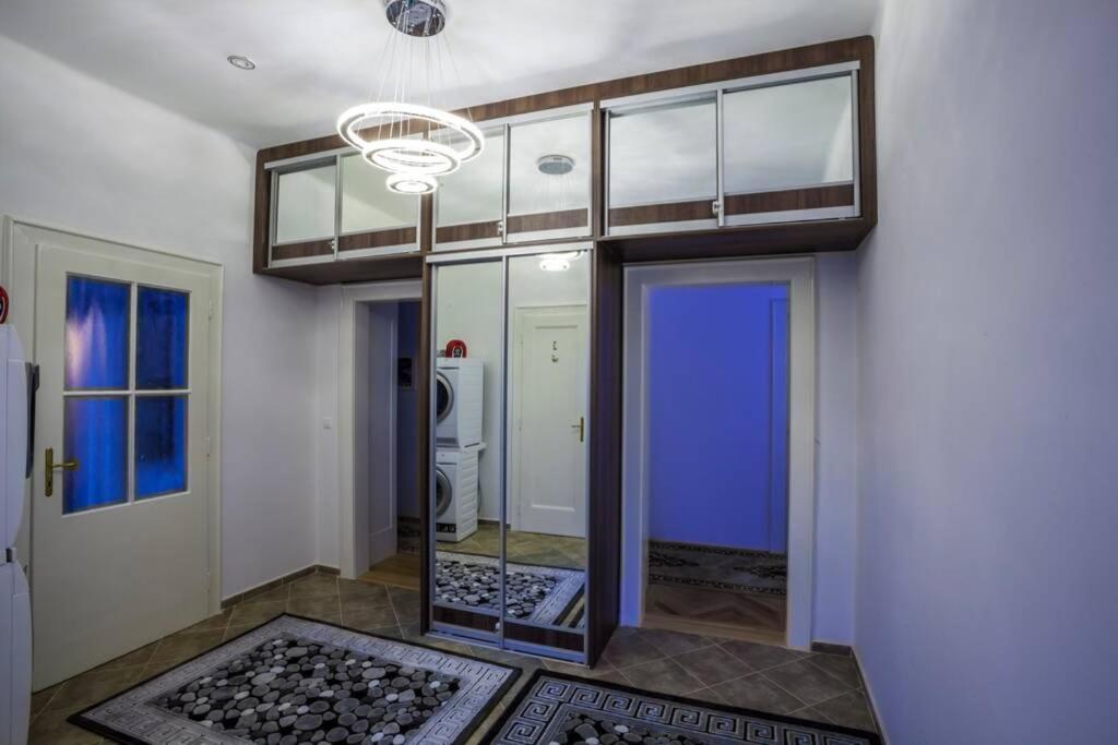 Luxury Air-Conditioned Family Apartment Spitalska Old Town Bratislava Exterior foto