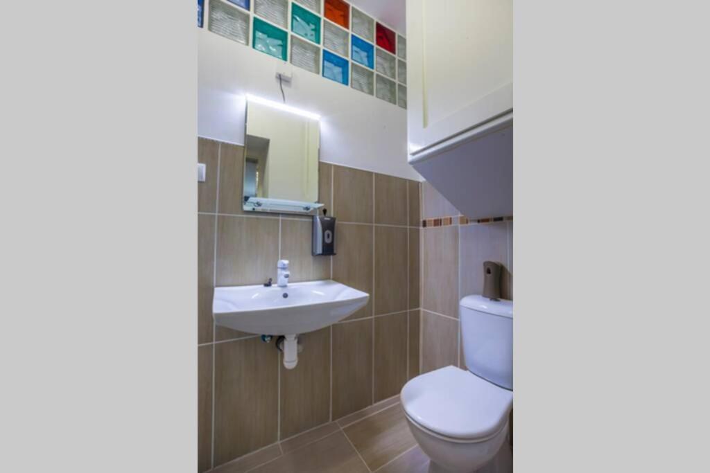 Luxury Air-Conditioned Family Apartment Spitalska Old Town Bratislava Exterior foto