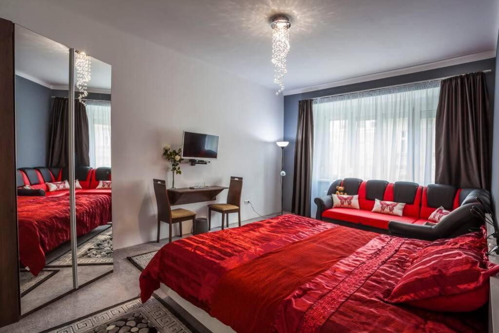 Luxury Air-Conditioned Family Apartment Spitalska Old Town Bratislava Exterior foto