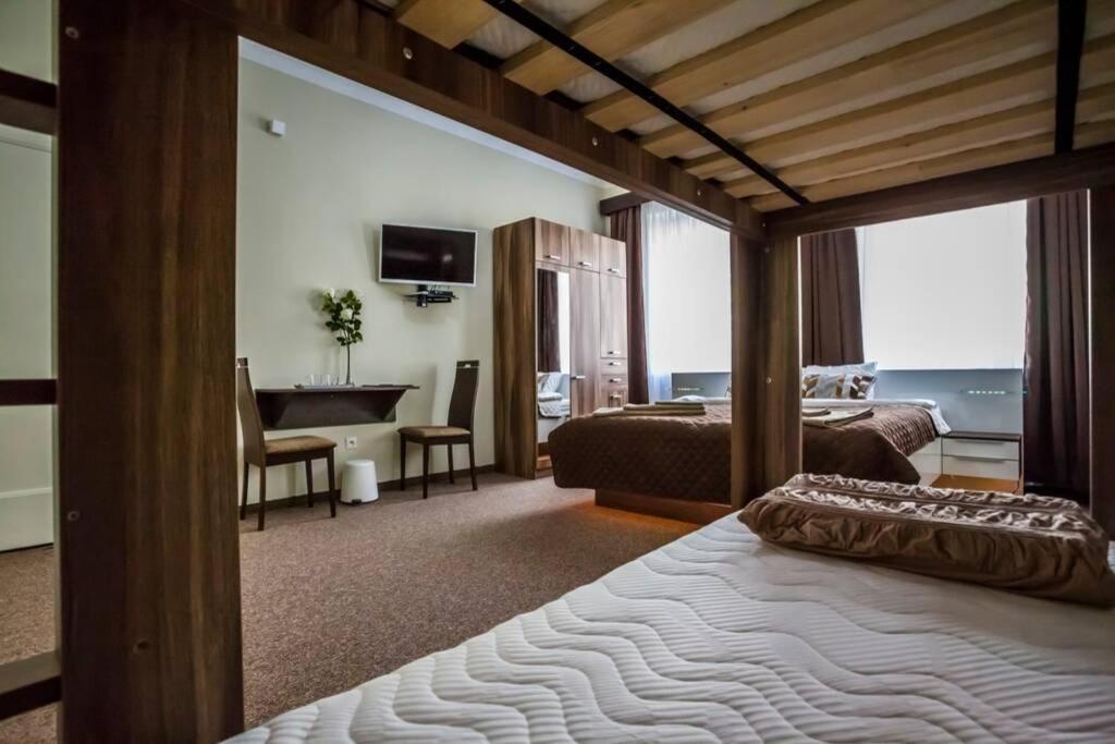 Luxury Air-Conditioned Family Apartment Spitalska Old Town Bratislava Exterior foto