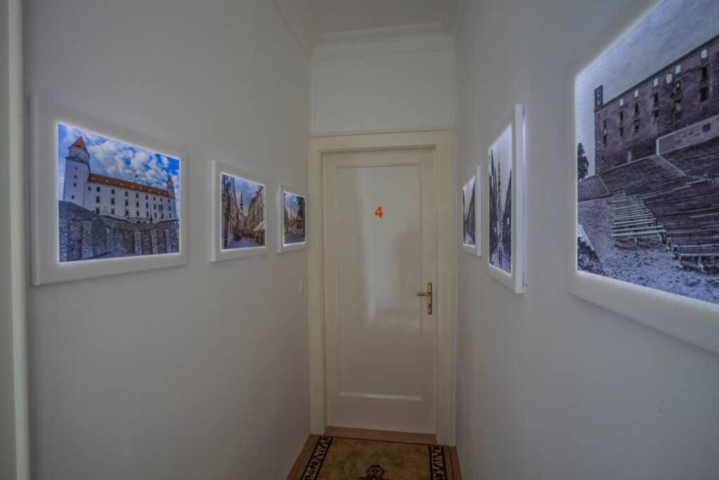 Luxury Air-Conditioned Family Apartment Spitalska Old Town Bratislava Exterior foto
