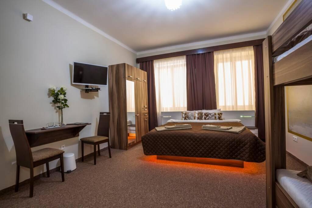 Luxury Air-Conditioned Family Apartment Spitalska Old Town Bratislava Exterior foto
