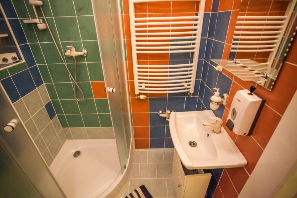 Luxury Air-Conditioned Family Apartment Spitalska Old Town Bratislava Exterior foto